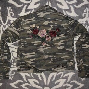 Maurices camo jacket Cropped with floral embroidery Size XS small